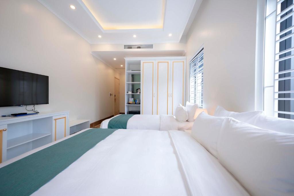 Postel nebo postele na pokoji v ubytování Minh Long Hotel