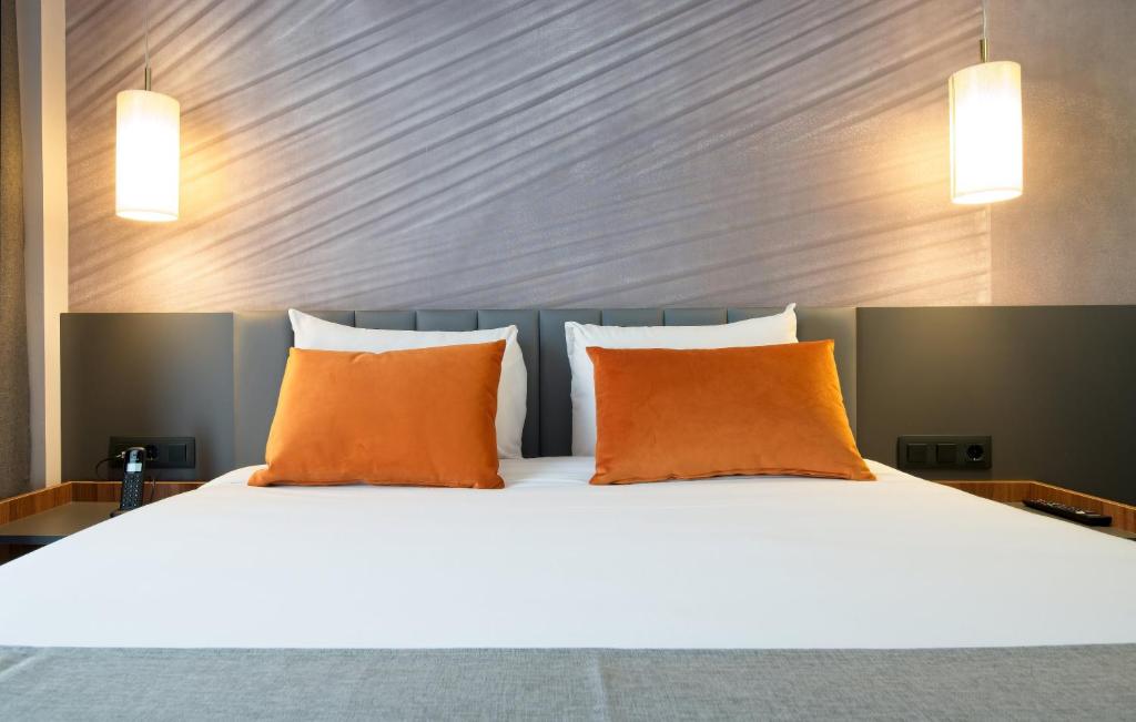 A bed or beds in a room at DWO Yuste Alcalá