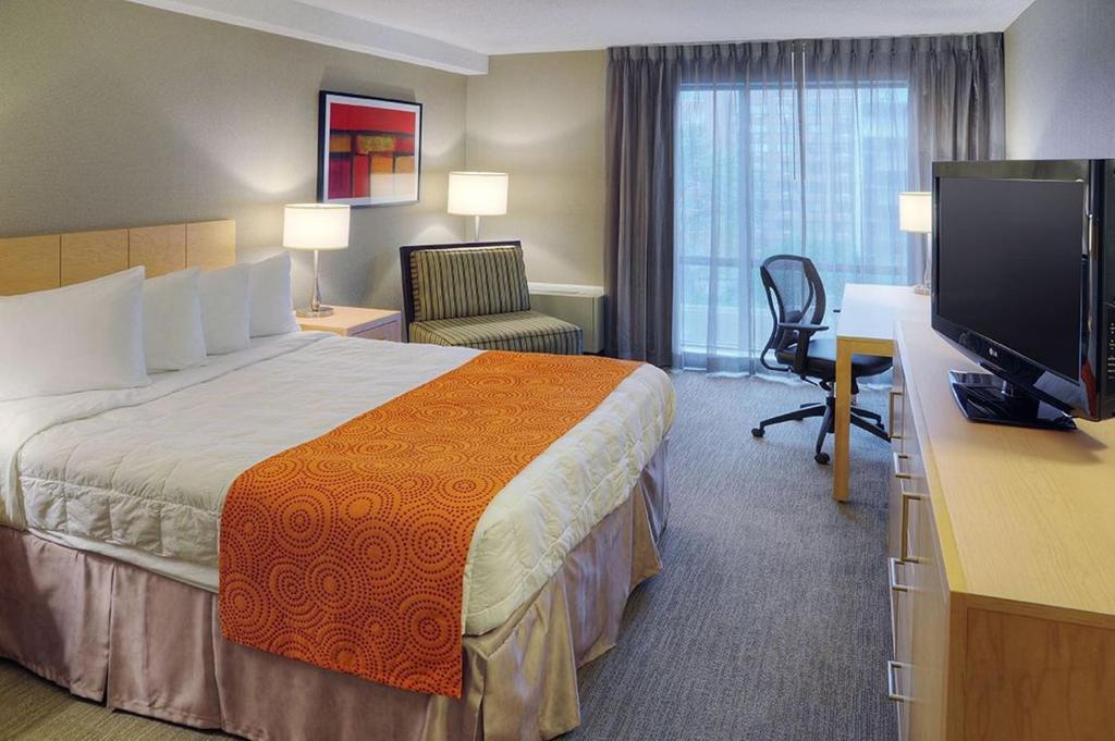 Quality Inn and Suites Montreal East - Habitación De La Reina Con Sofá Cama