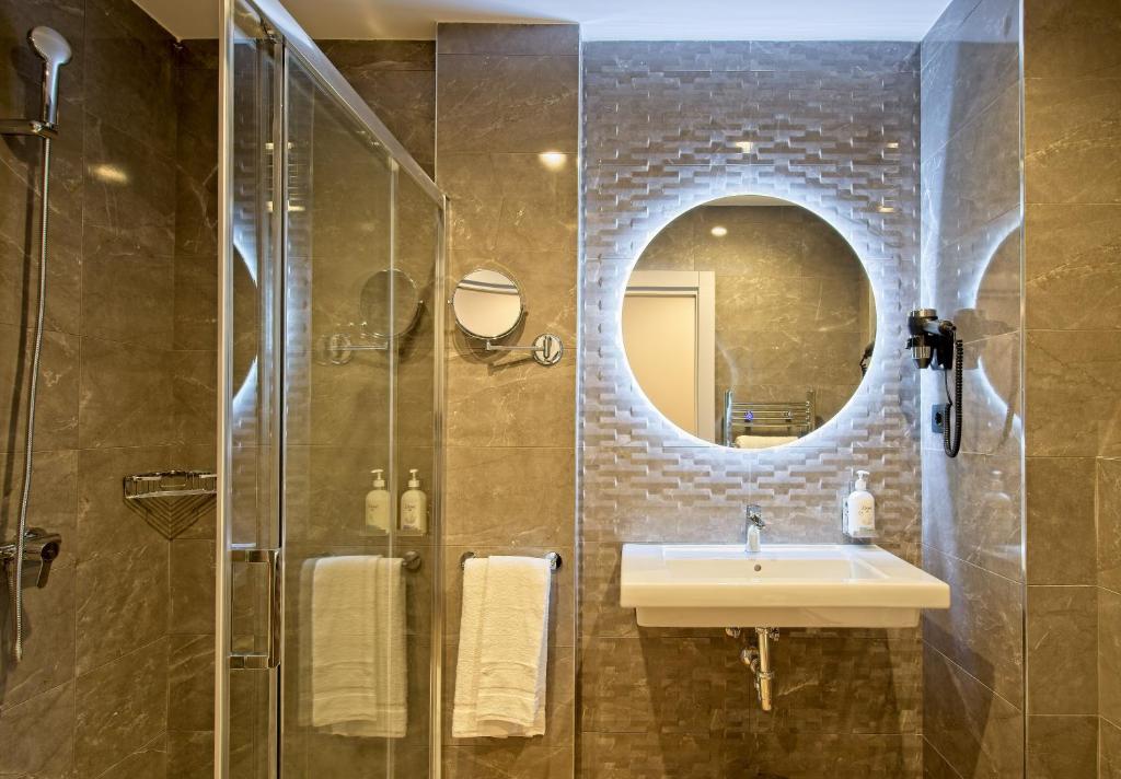 A bathroom at DWO Yuste Alcalá