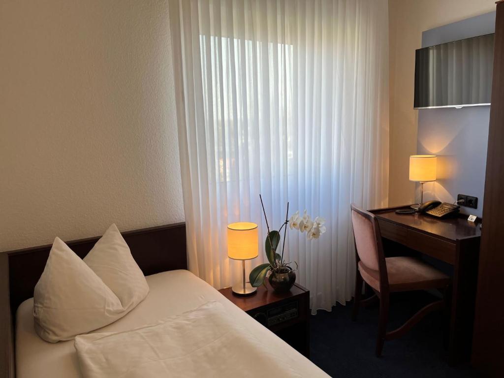 Postel nebo postele na pokoji v ubytování Hotel Garni Geisler