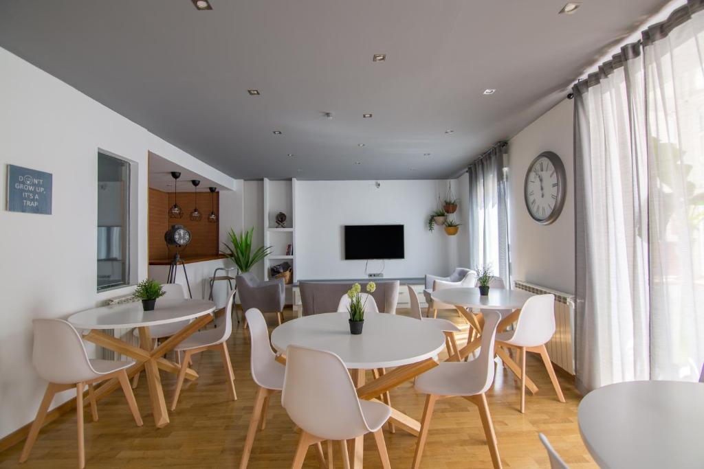 TV a/nebo společenská místnost v ubytování Tinto Dreams Hostel