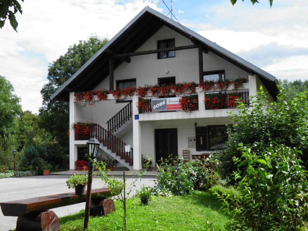 a house with flowers in the front of it at House Janja Plitvice in Seliste Dreznicko