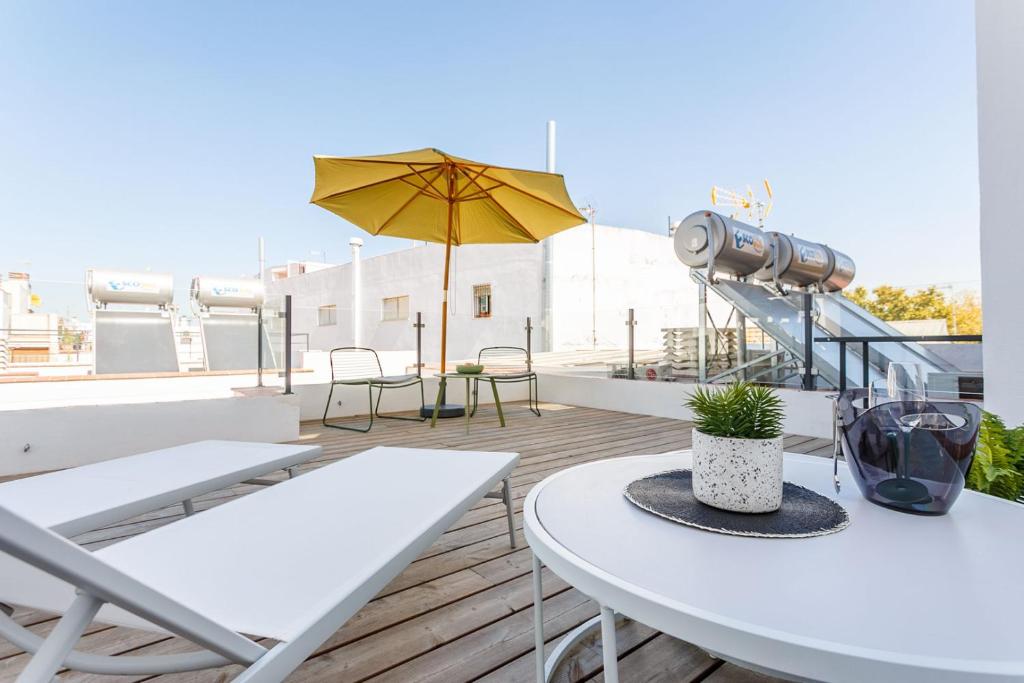 Balkón alebo terasa v ubytovaní Precioso Ático de diseño, gran Terraza de 35 m2 y de 16 m2 y Garaje en pleno Centro