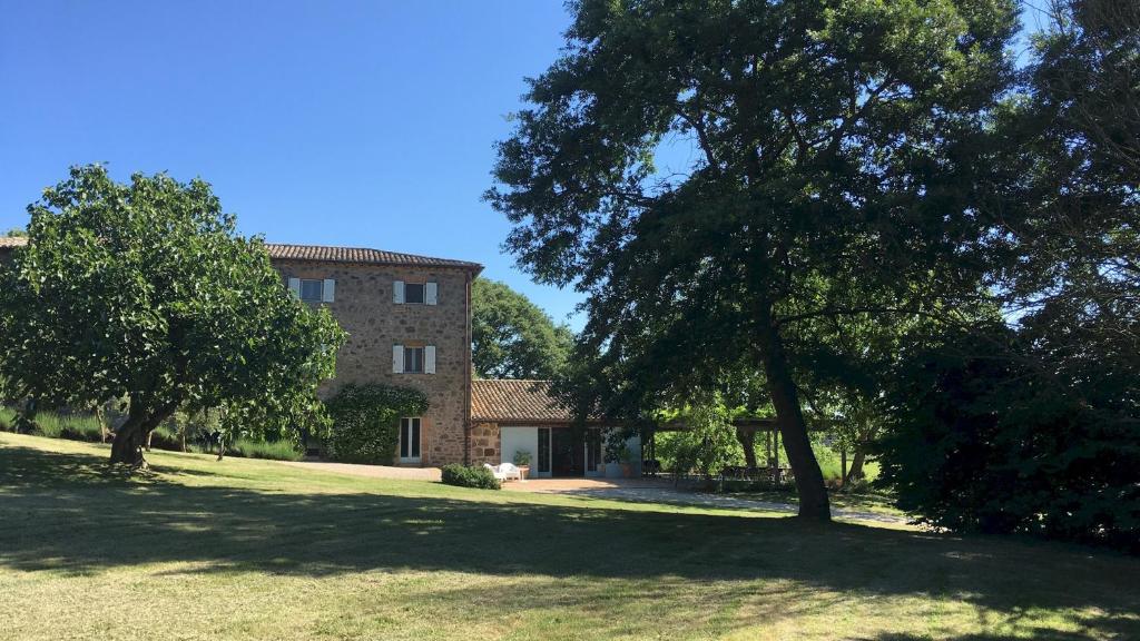 Vonkajšia záhrada v ubytovaní Villa Carmeli 12&2 Emma Villas
