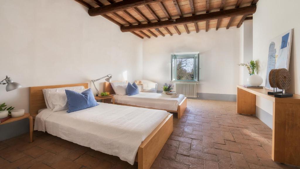 Posteľ alebo postele v izbe v ubytovaní Villa Carmeli 12&2 Emma Villas