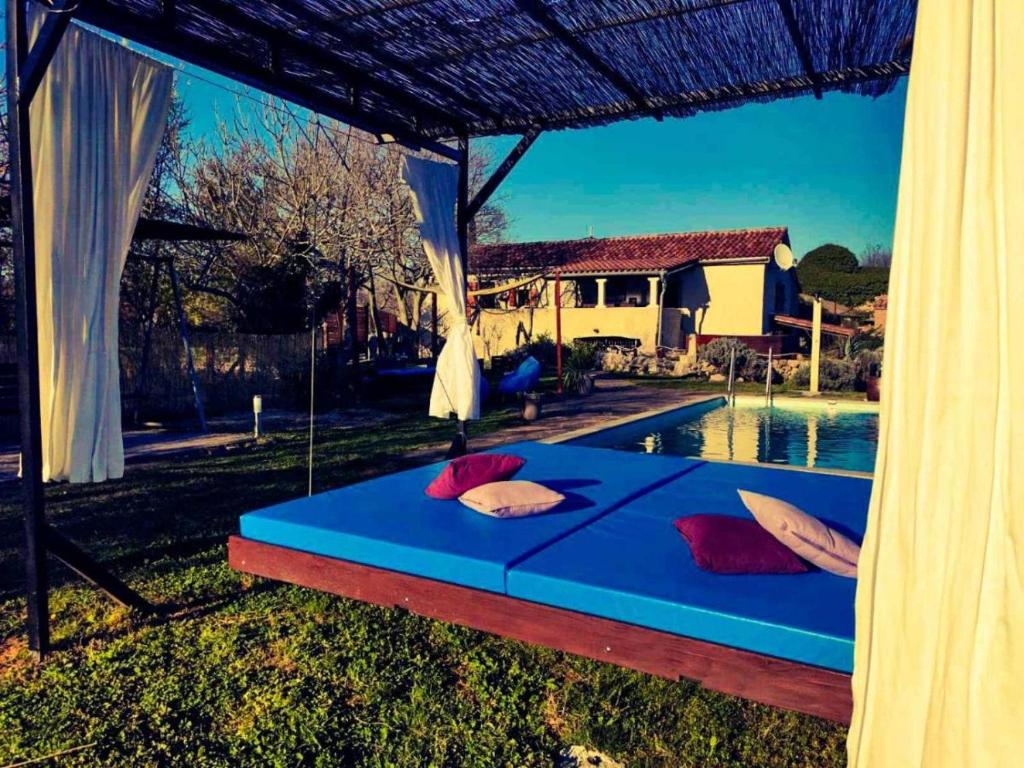 Basen w obiekcie Guest House Risika lub w pobliżu