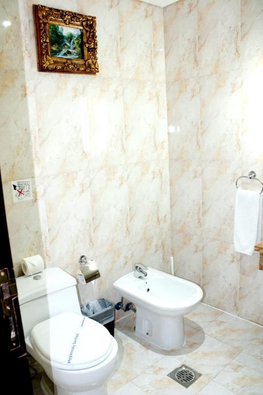 Koupelna v ubytování Tourist Hotel