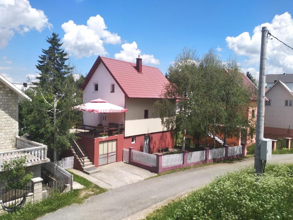 a house with a red roof at Apartment Usović in Žabljak