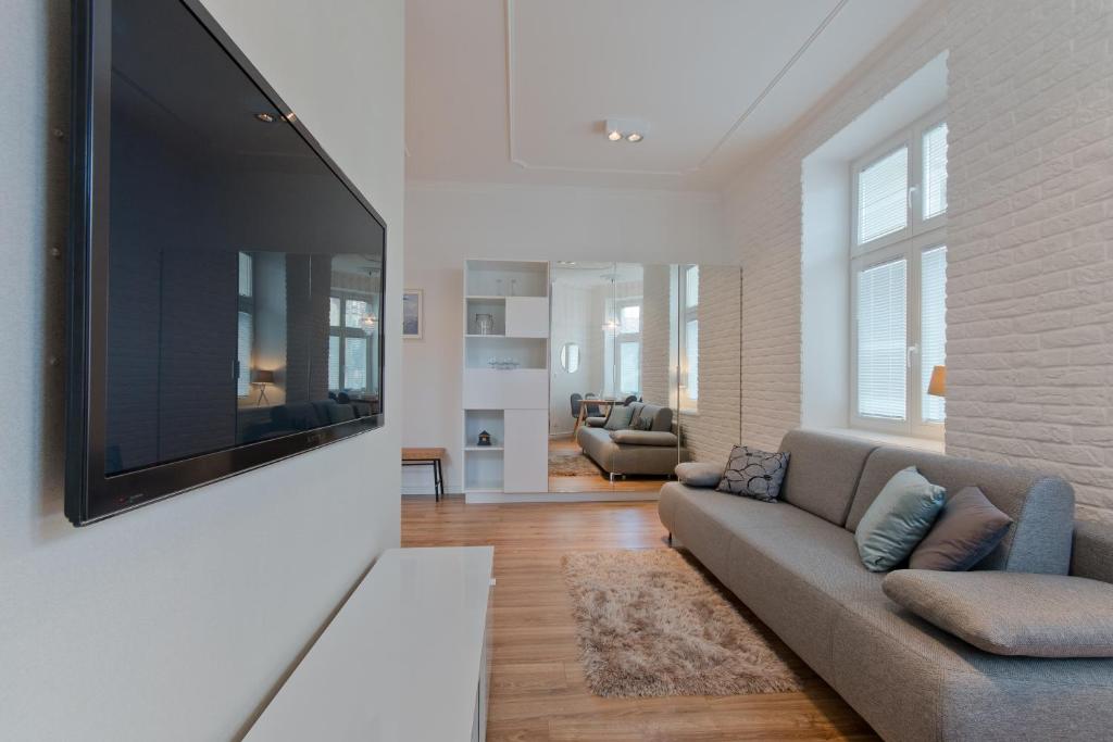 Televízia a/alebo spoločenská miestnosť v ubytovaní Imperial Apartments Helska