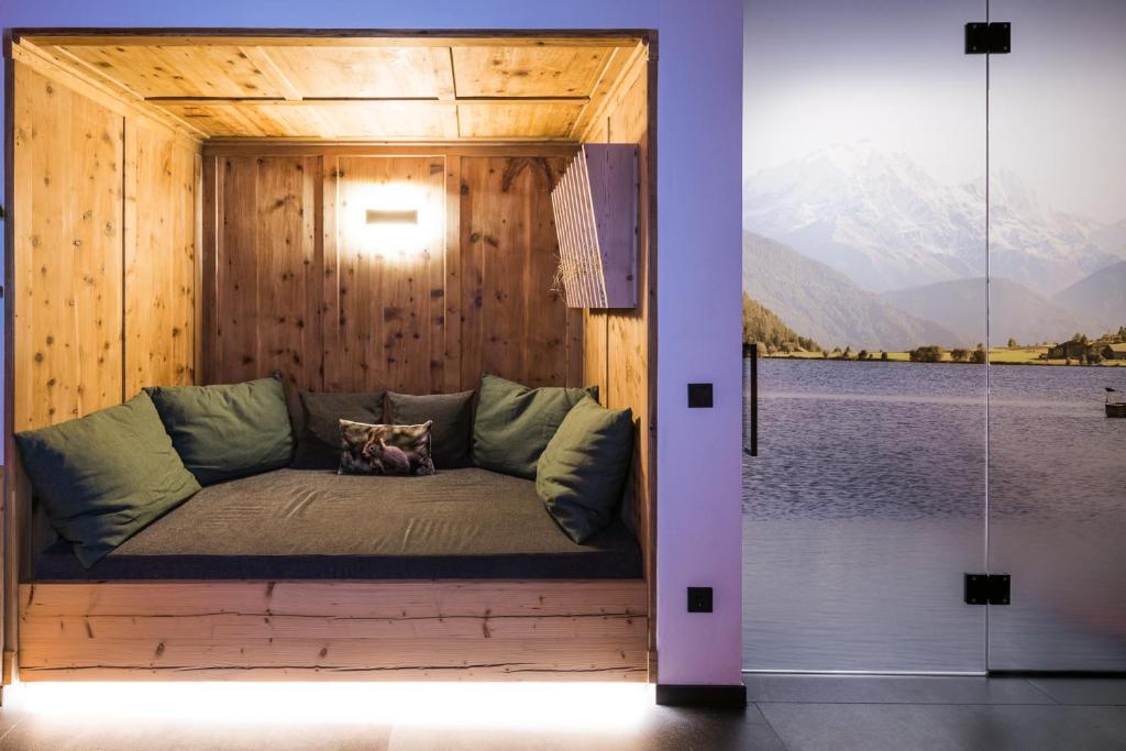 A seating area at Chalet Ortles