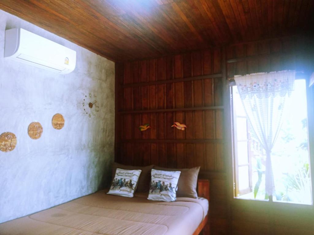เรือนไทยใจสุขเอ๋ย - Queen Kamer Met Balkon