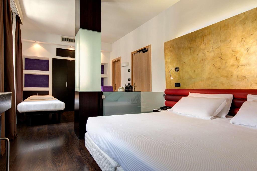 Postel nebo postele na pokoji v ubytování Best Western Hotel Tritone