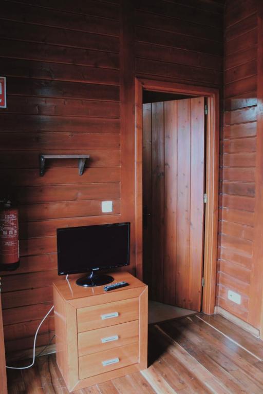 TV a/nebo společenská místnost v ubytování Vila Emigrante