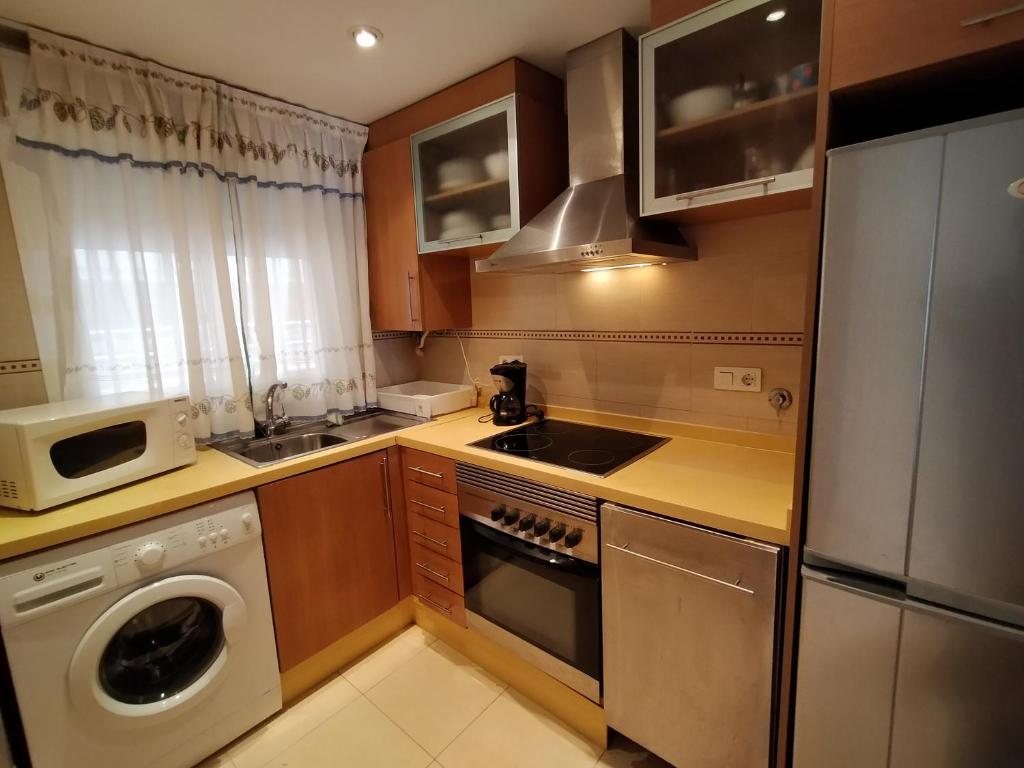 Kuchyň nebo kuchyňský kout v ubytování ACV - Aguamarina-2ª Línea Planta 5 Norte