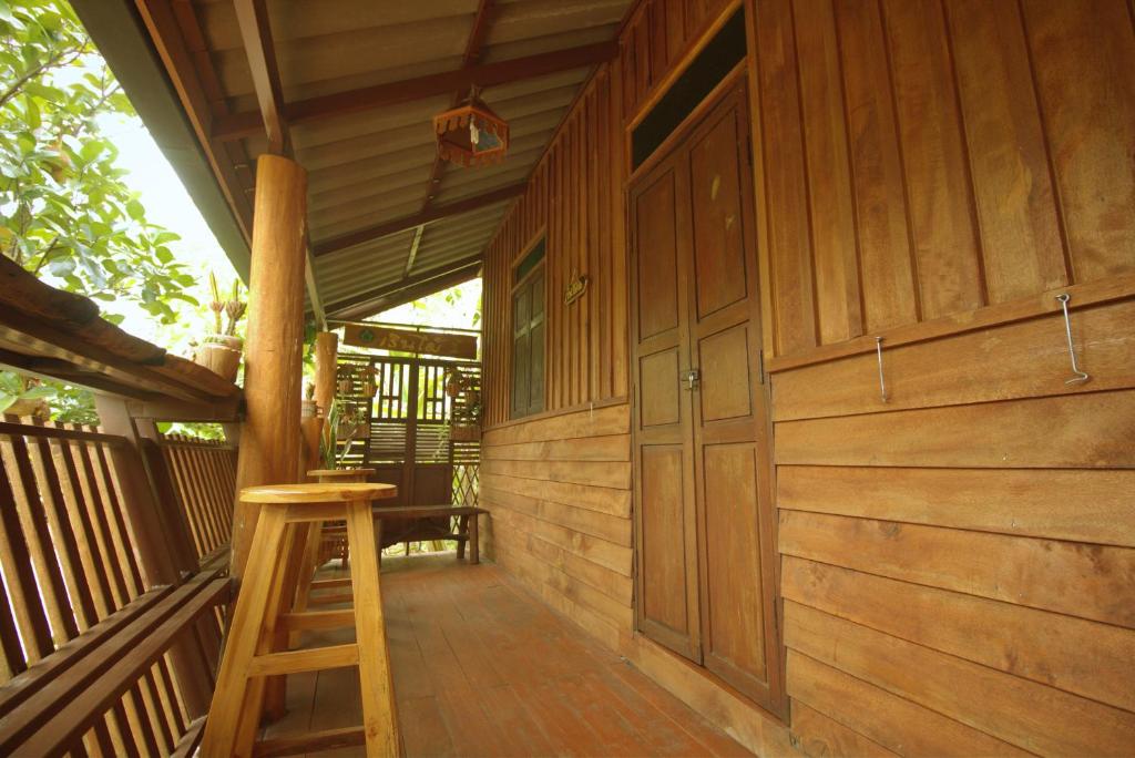 เรือนไทยใจสุขเอ๋ย - Standaard Queen Kamer Met 2 Queensize Bedden