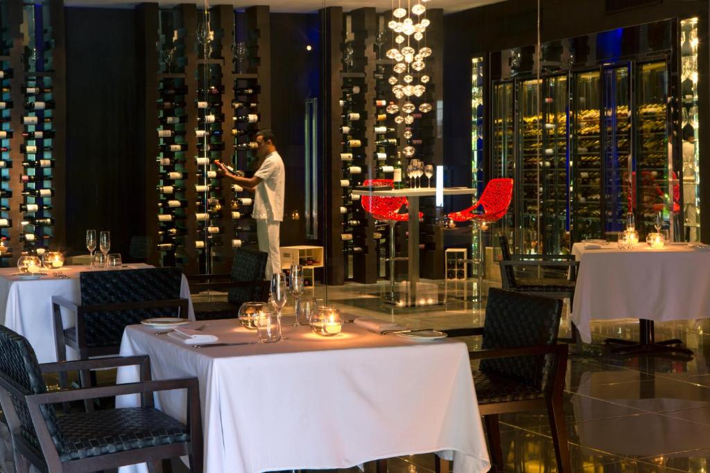 Restaurace v ubytování Velassaru Maldives