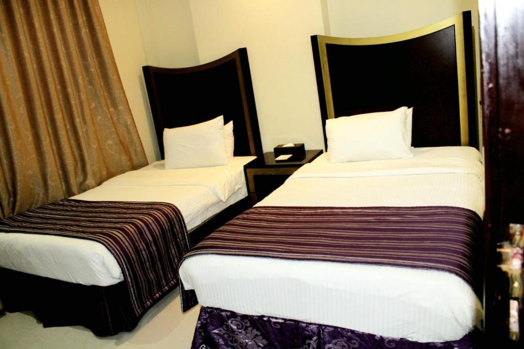 Postel nebo postele na pokoji v ubytování Tourist Hotel