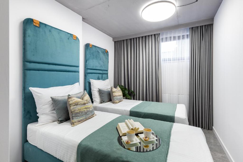 Posteľ alebo postele v izbe v ubytovaní Family Center Apartments