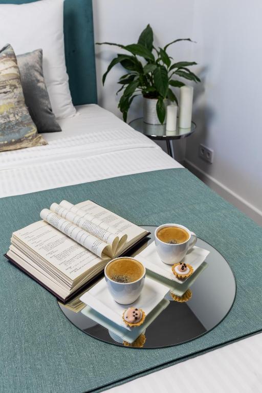 Príslušenstvo na prípravu kávy alebo čaju v ubytovaní Family Center Apartments
