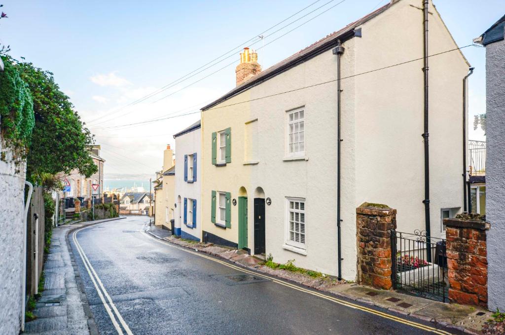 Pearl Cottage Brixham Near Marina Includes Parking Permit, UK