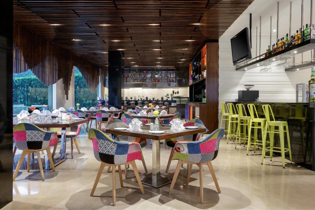 Restaurace v ubytování Golden Tulip City Centre Gurgaon