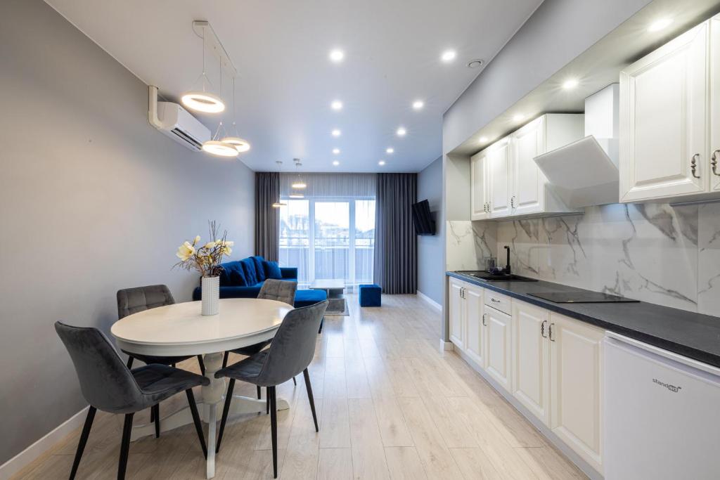 DHARMA Stay APARTAMENTAI su terasa ir vaizdu į miestą - Suite Met Uitzicht Op De Stad