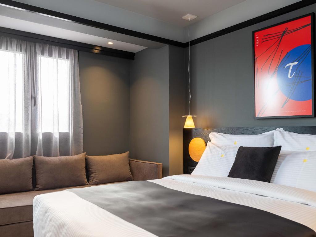 3 Pines Design Living - 12