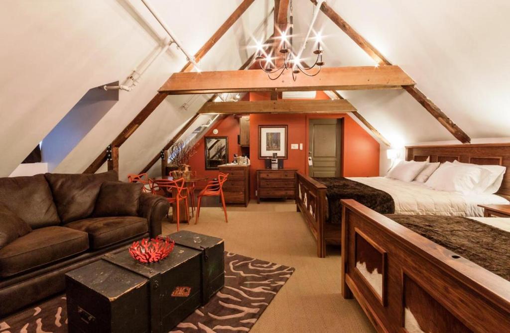 Auberge Place d'Armes - Par Aneyro - Resim 5