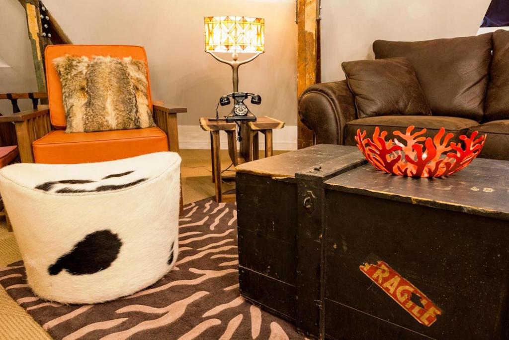 Auberge Place d'Armes - Par Aneyro - Resim 23