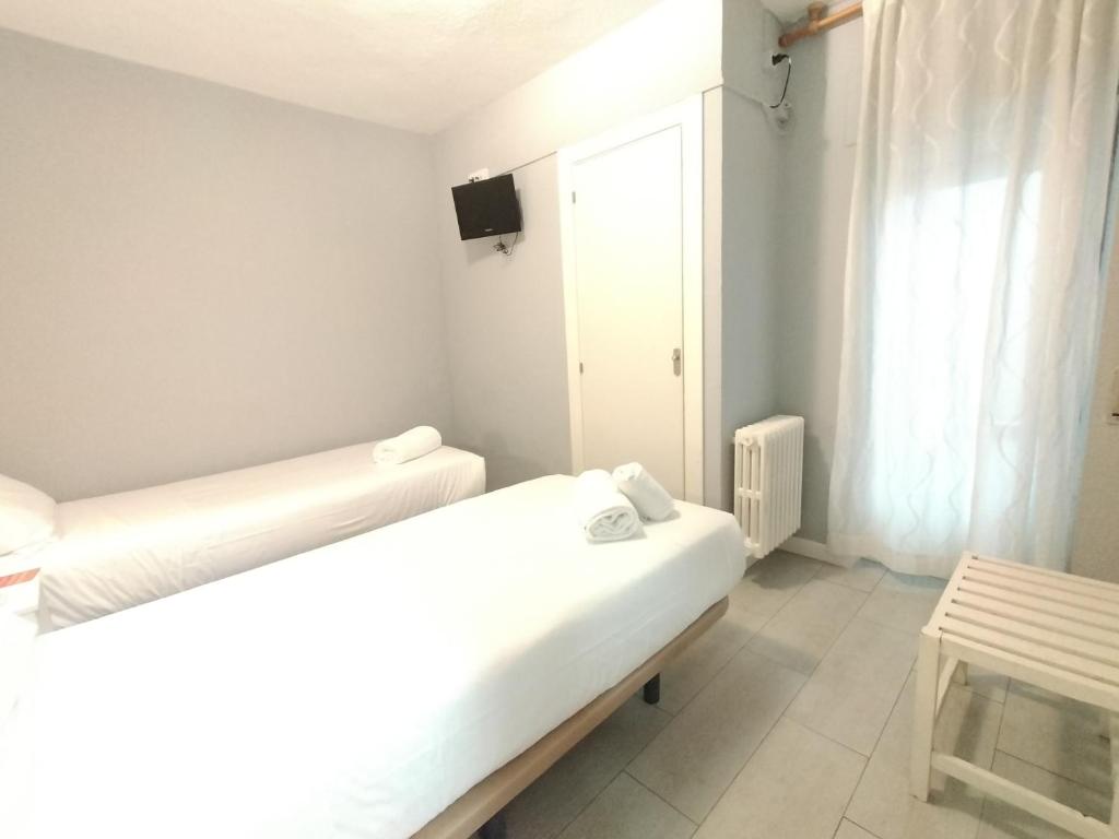 Cama o camas de una habitación en Hostal Albero by gaiarooms