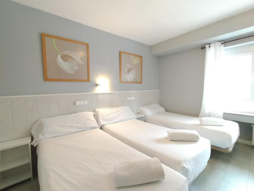 Cama o camas de una habitación en Hostal Albero by gaiarooms