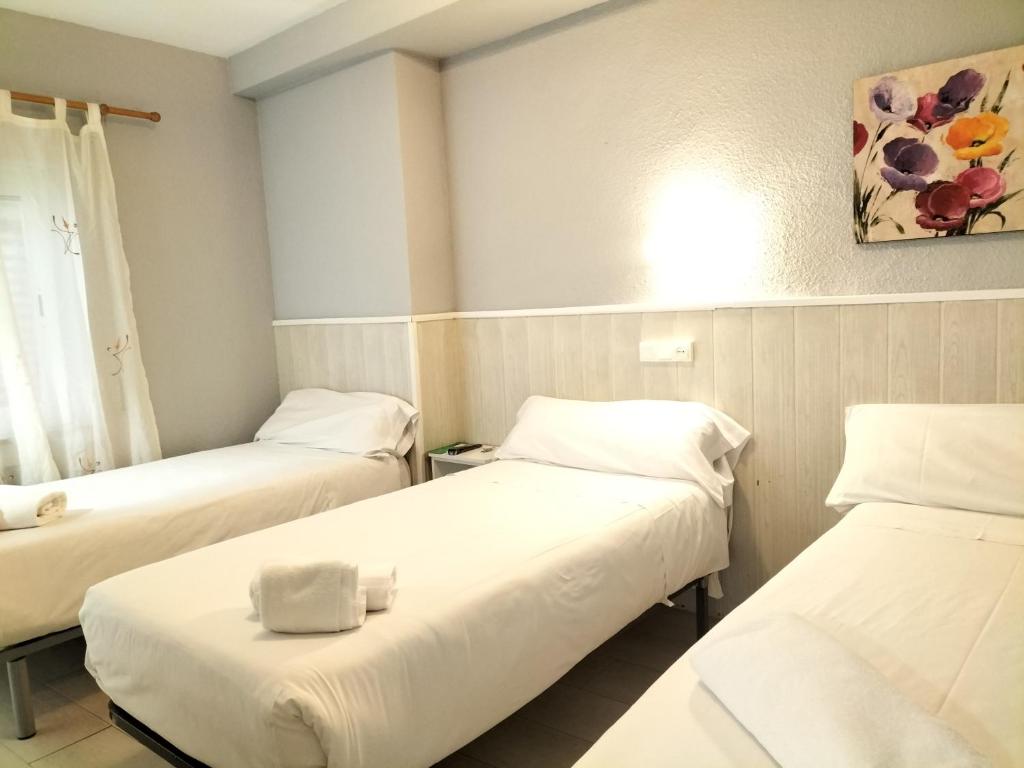 Cama o camas de una habitación en Hostal Albero by gaiarooms