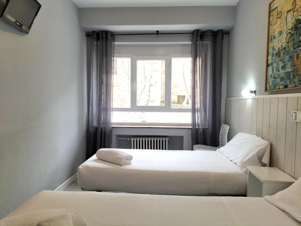 Cama o camas de una habitación en Hostal Albero by gaiarooms
