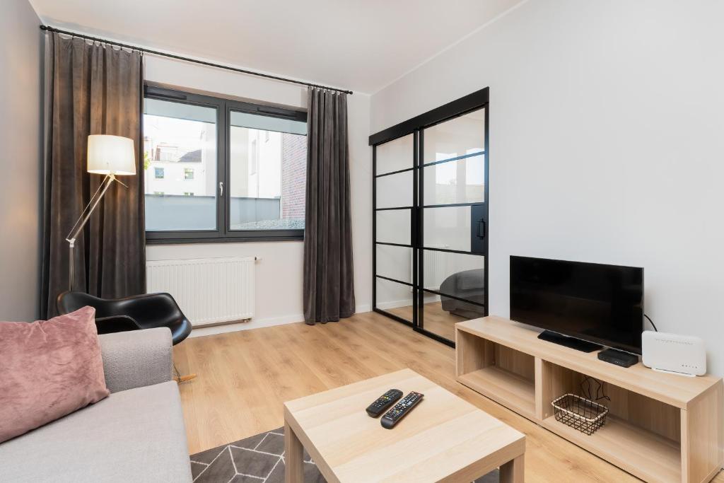 Televízia a/alebo spoločenská miestnosť v ubytovaní Browar Gdański Free Parking by Noclegi Renters