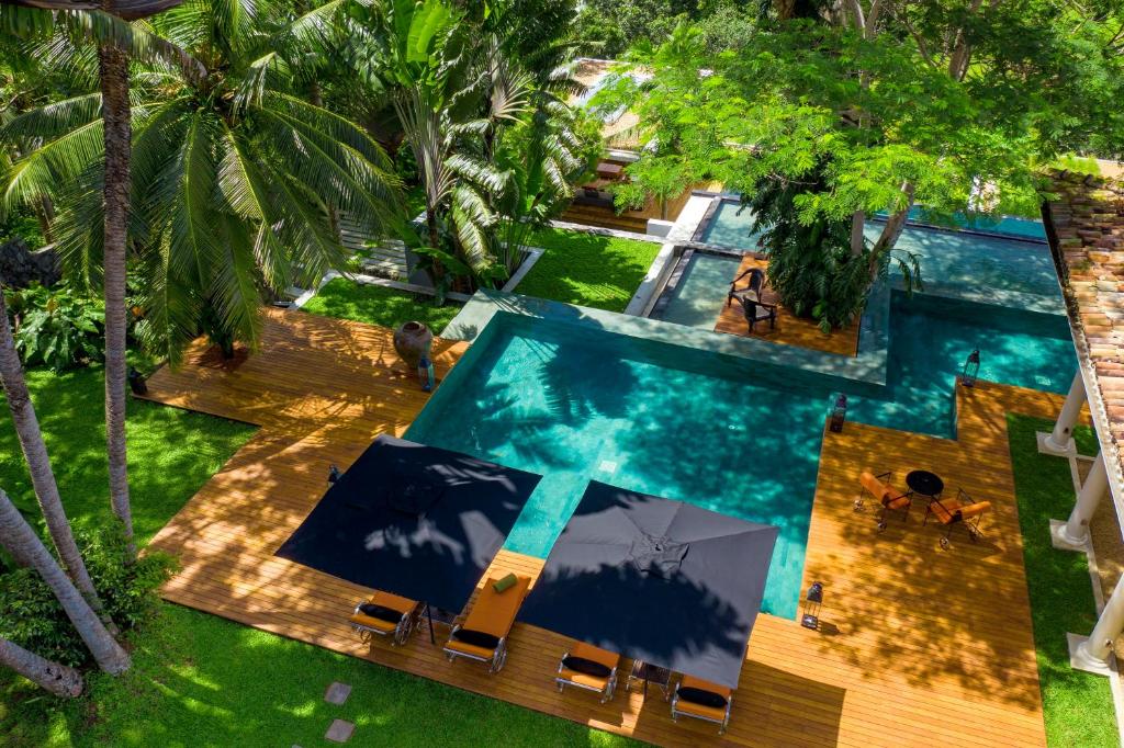 Bazén v ubytování Haritha Villas & Spa nebo v jeho okolí
