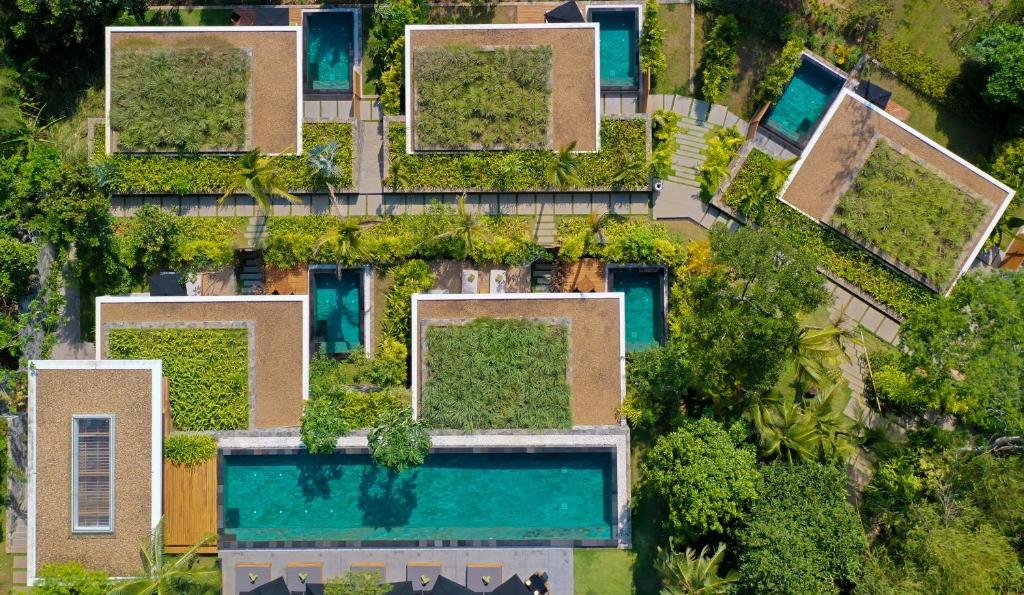 Bazén v ubytování Haritha Villas & Spa nebo v jeho okolí