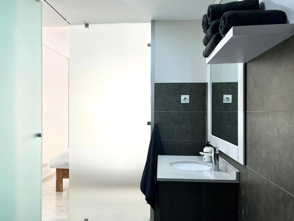 A bathroom at Bear Holiday - Apartment Maria in Moraira near the Beach