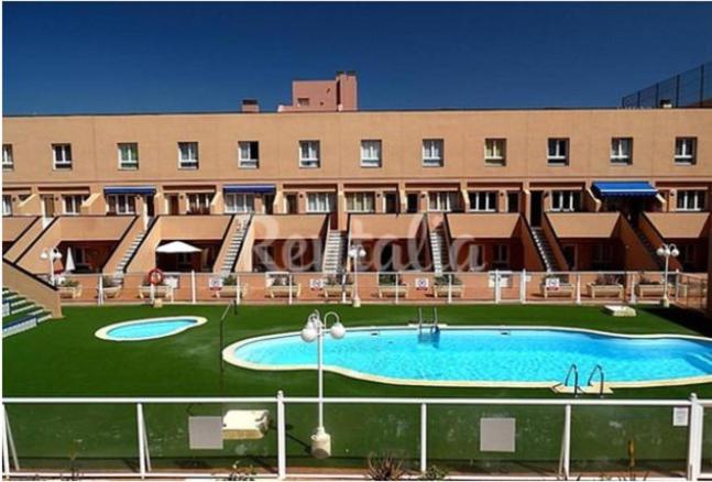 Bazén v ubytovaní Corralejo vista mar alebo v jeho blízkosti