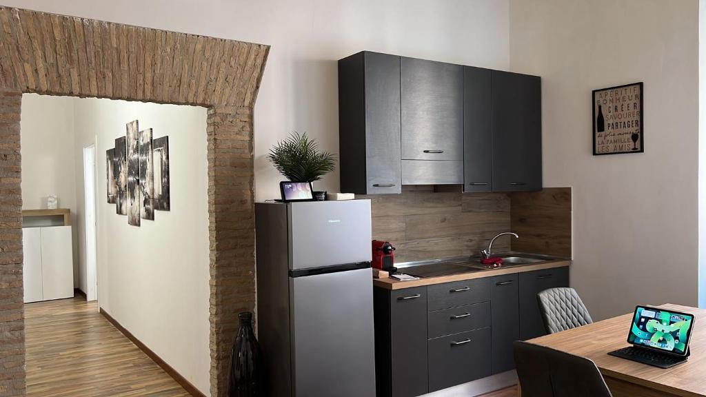 A kitchen or kitchenette at StarHome Colosseo