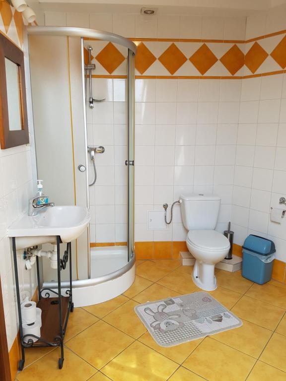 Kúpeľňa v ubytovaní Karczma na Woli