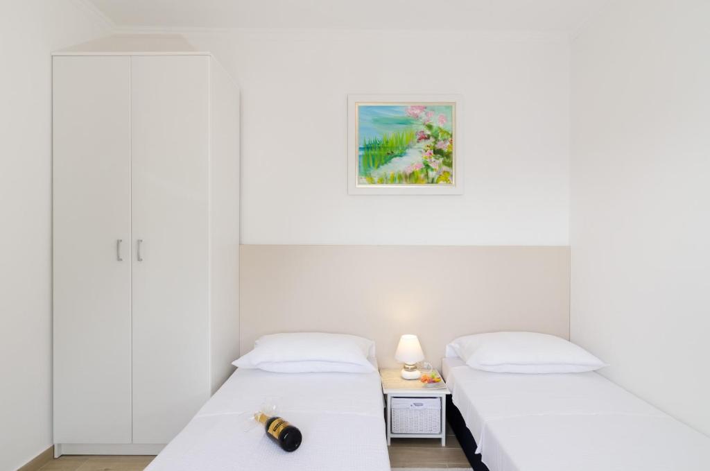 Posteľ alebo postele v izbe v ubytovaní Apartment and Room Kapelica