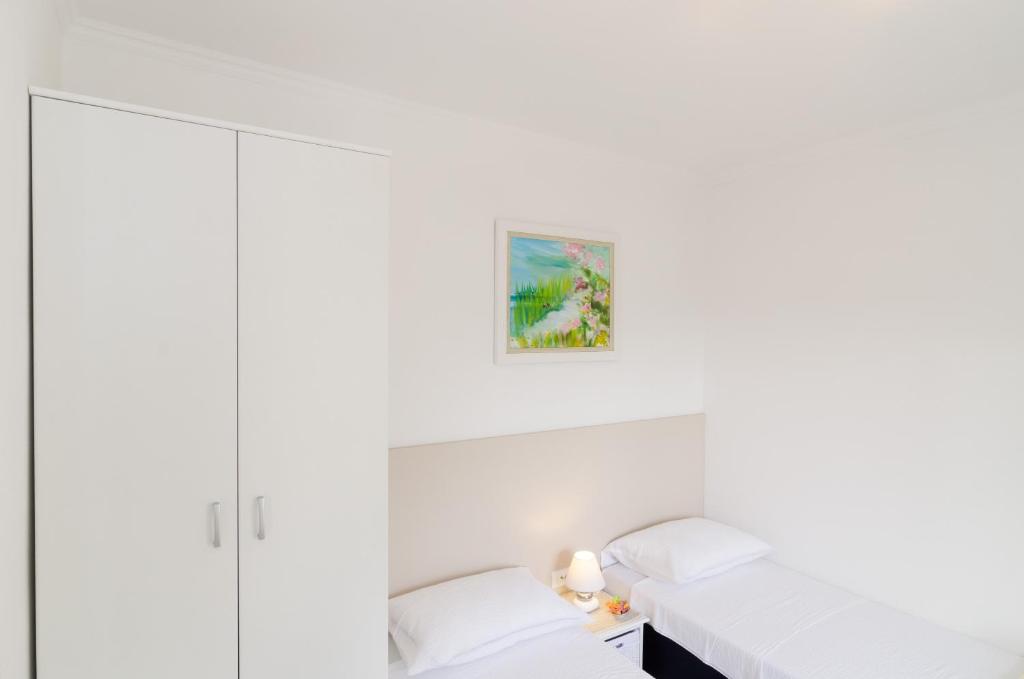 Posteľ alebo postele v izbe v ubytovaní Apartment and Room Kapelica