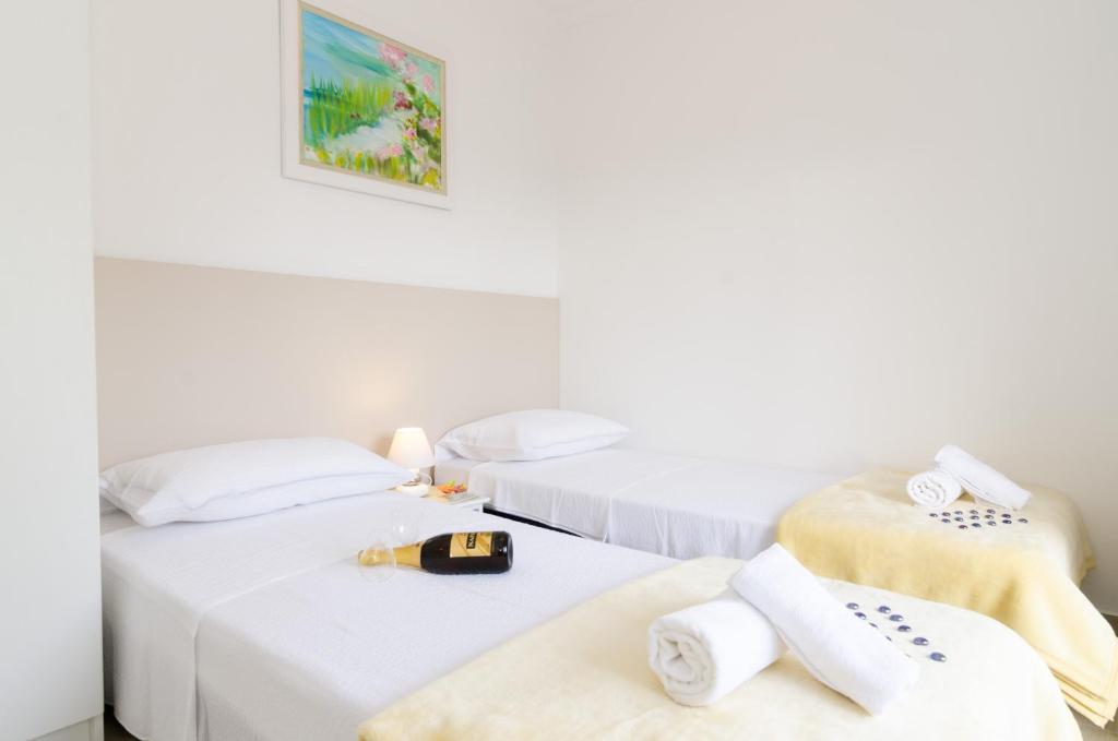 Posteľ alebo postele v izbe v ubytovaní Apartment and Room Kapelica