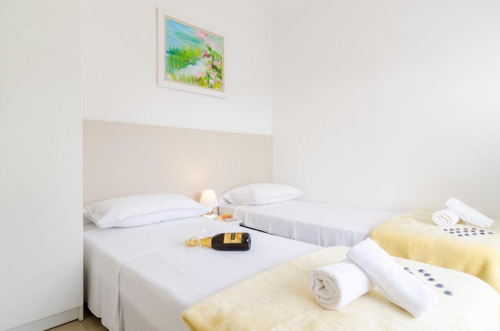 Posteľ alebo postele v izbe v ubytovaní Apartment and Room Kapelica