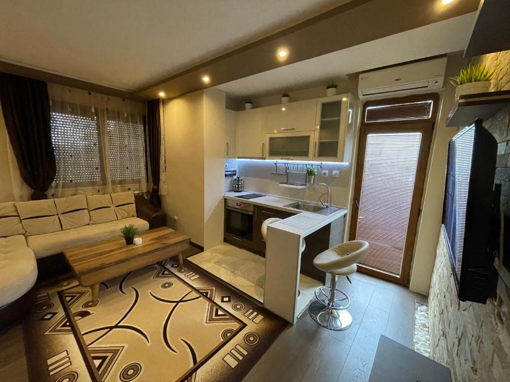 A kitchen or kitchenette at Guest House Amore