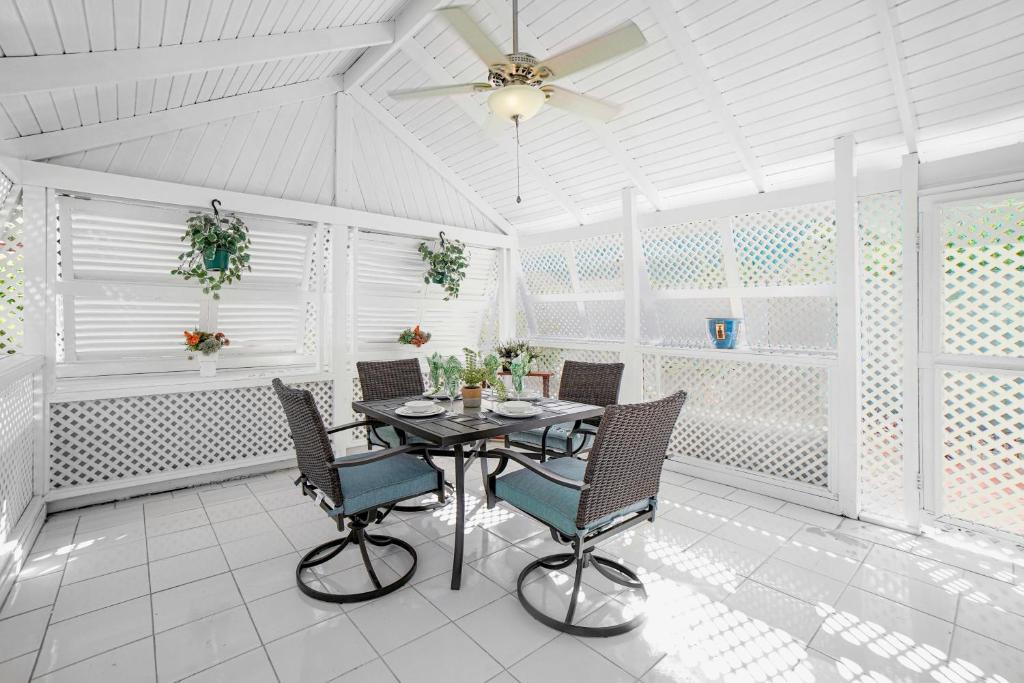 Banyan Beach House Villa photo