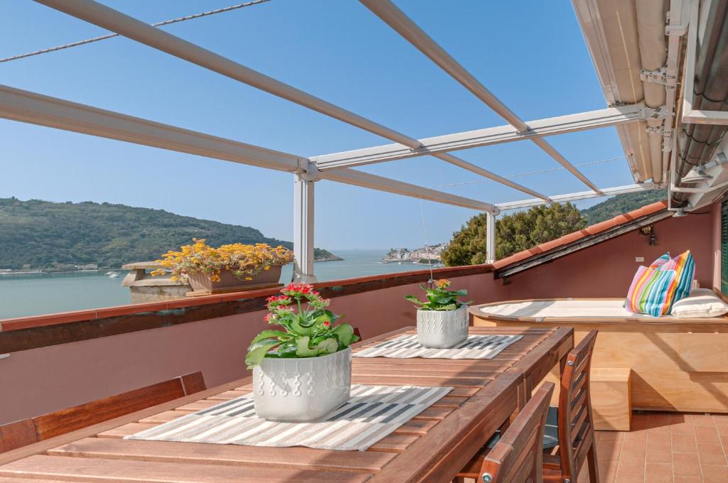 En balkon eller terrasse på The Boat House Portovenere