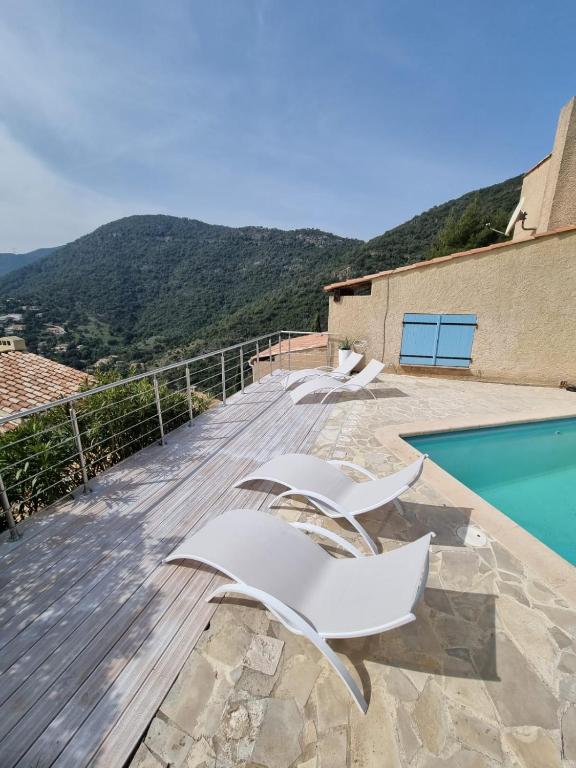 Mountain Beach Villa with panorama view & private pool & sun terrasse