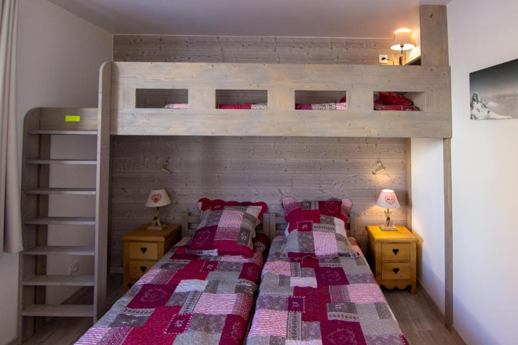 Postel nebo postele na pokoji v ubytování Olympic Appartements VTI